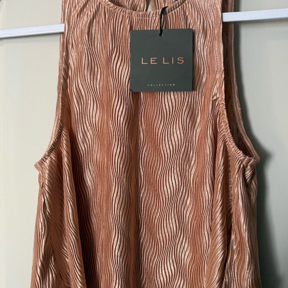 Le Lis Textured Wavy Sleeveless Tank in Dusty Rose